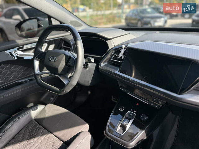 Білий Ауді Q4 e-tron, об'ємом двигуна 0 л та пробігом 13 тис. км за 38500 $, фото 12 на Automoto.ua