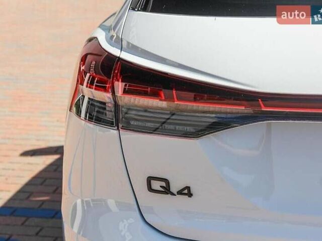 Белый Ауди Q4 e-tron, объемом двигателя 0 л и пробегом 29 тыс. км за 17700 $, фото 4 на Automoto.ua