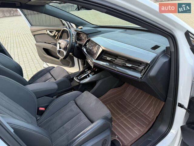 Белый Ауди Q4 e-tron, объемом двигателя 0 л и пробегом 65 тыс. км за 28500 $, фото 19 на Automoto.ua