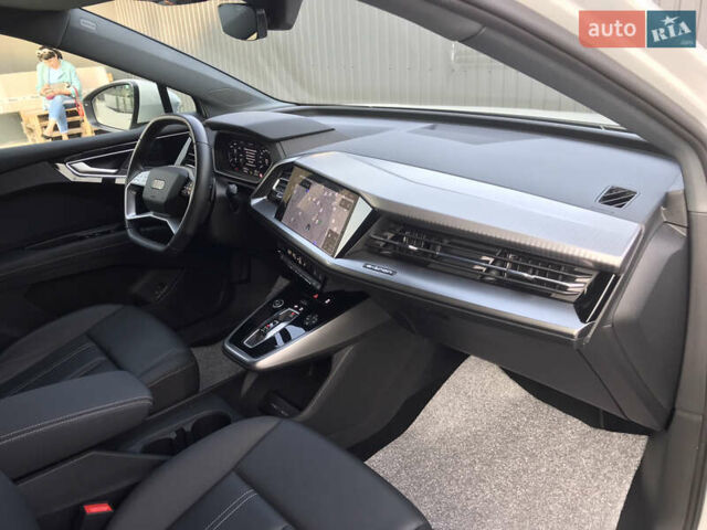 Белый Ауди Q4 e-tron, объемом двигателя 0 л и пробегом 55 тыс. км за 27600 $, фото 27 на Automoto.ua