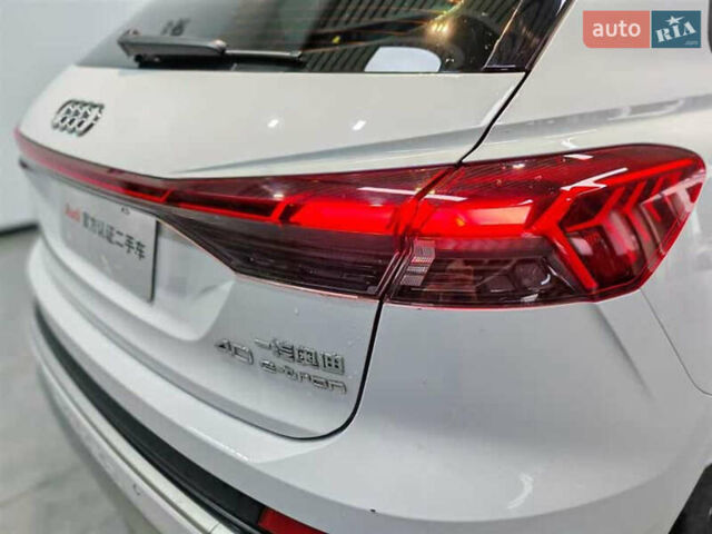 Білий Ауді Q4 e-tron, об'ємом двигуна 0 л та пробігом 22 тис. км за 25999 $, фото 6 на Automoto.ua