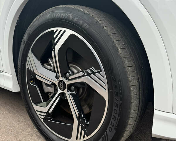 Білий Ауді Q4 e-tron, об'ємом двигуна 0 л та пробігом 25 тис. км за 28000 $, фото 14 на Automoto.ua