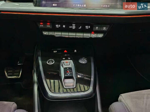 Білий Ауді Q4 e-tron, об'ємом двигуна 0 л та пробігом 22 тис. км за 25999 $, фото 12 на Automoto.ua