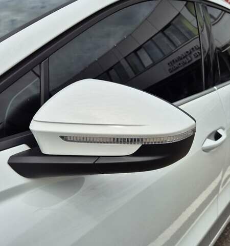 Белый Ауди Q4 e-tron, объемом двигателя 0 л и пробегом 4 тыс. км за 33500 $, фото 1 на Automoto.ua