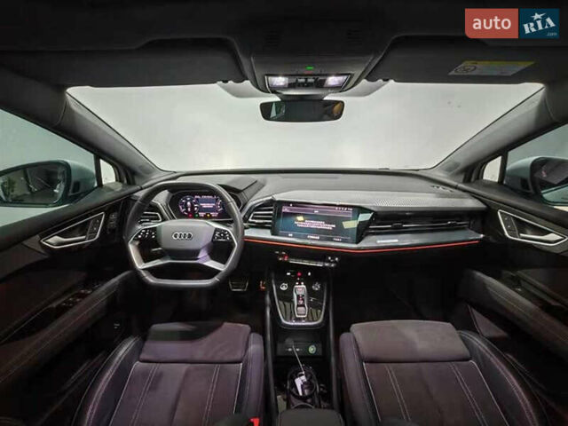Білий Ауді Q4 e-tron, об'ємом двигуна 0 л та пробігом 22 тис. км за 25999 $, фото 11 на Automoto.ua