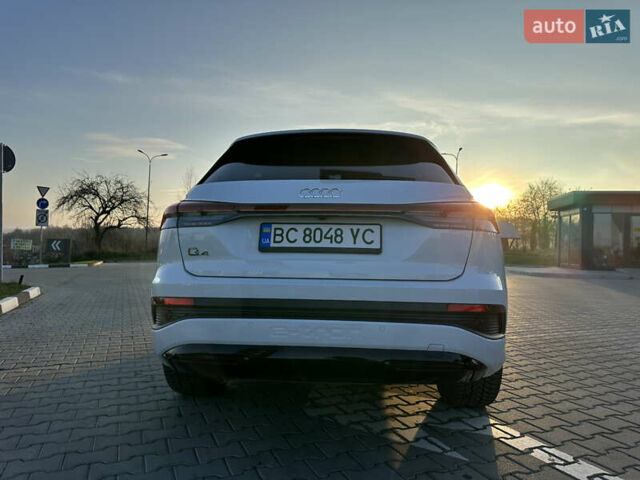 Белый Ауди Q4 e-tron, объемом двигателя 0 л и пробегом 43 тыс. км за 26950 $, фото 7 на Automoto.ua