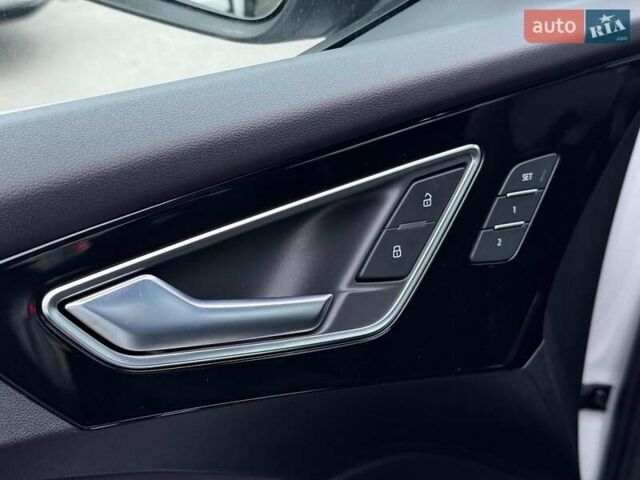 Ауди Q4 e-tron 2023 в Харькове на Automoto.ua Белый Ауди Q4 e-tron, объемом двигателя 0 л и пробегом 9 тыс. км за 31990 $, фото 15 на Automoto.ua