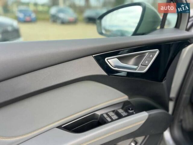 Белый Ауди Q4 e-tron, объемом двигателя 0 л и пробегом 18 тыс. км за 27500 $, фото 13 на Automoto.ua