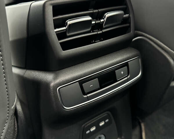 Белый Ауди Q4 e-tron, объемом двигателя 0 л и пробегом 6 тыс. км за 28500 $, фото 38 на Automoto.ua