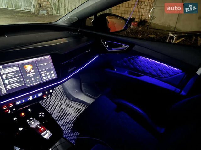 Білий Ауді Q4 e-tron, об'ємом двигуна 0 л та пробігом 9 тис. км за 36000 $, фото 16 на Automoto.ua