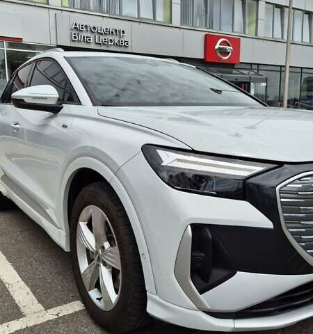 Белый Ауди Q4 e-tron, объемом двигателя 0 л и пробегом 4 тыс. км за 33500 $, фото 2 на Automoto.ua