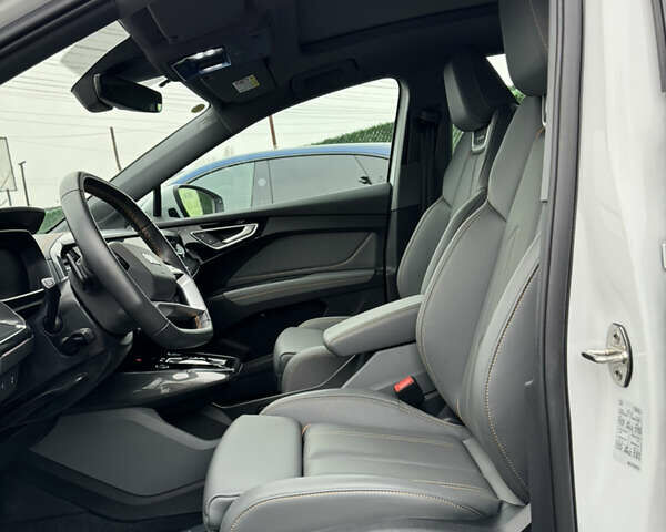 Білий Ауді Q4 e-tron, об'ємом двигуна 0 л та пробігом 25 тис. км за 28000 $, фото 19 на Automoto.ua