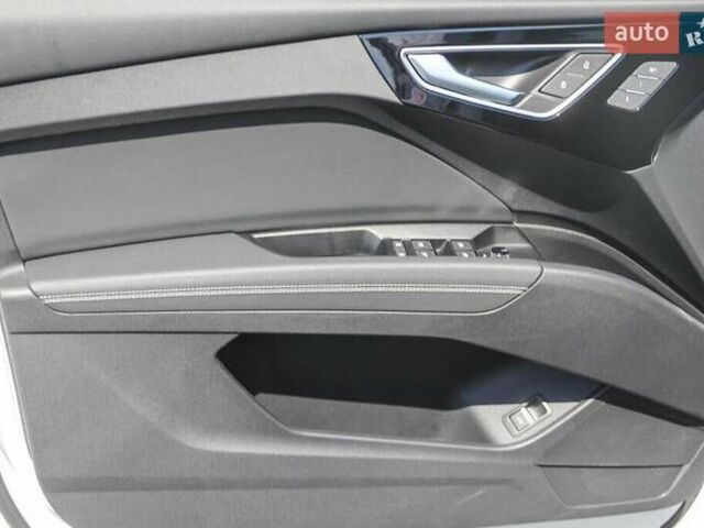 Белый Ауди Q4 e-tron, объемом двигателя 0 л и пробегом 29 тыс. км за 17700 $, фото 5 на Automoto.ua