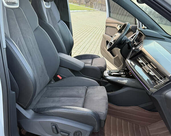 Белый Ауди Q4 e-tron, объемом двигателя 0 л и пробегом 65 тыс. км за 28500 $, фото 18 на Automoto.ua