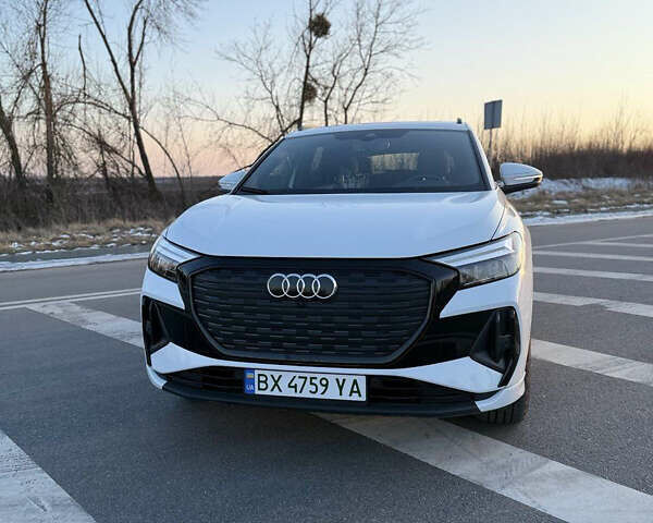 Белый Ауди Q4 e-tron, объемом двигателя 0 л и пробегом 23 тыс. км за 35400 $, фото 3 на Automoto.ua