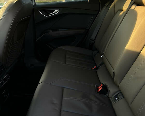 Белый Ауди Q4 e-tron, объемом двигателя 0 л и пробегом 43 тыс. км за 26950 $, фото 20 на Automoto.ua