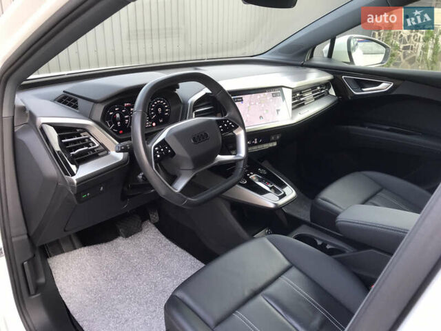 Белый Ауди Q4 e-tron, объемом двигателя 0 л и пробегом 55 тыс. км за 27600 $, фото 13 на Automoto.ua