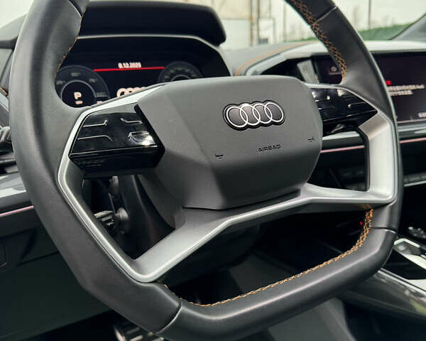 Белый Ауди Q4 e-tron, объемом двигателя 0 л и пробегом 6 тыс. км за 28500 $, фото 20 на Automoto.ua