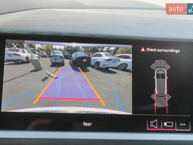 Белый Ауди Q4 e-tron, объемом двигателя 0 л и пробегом 29 тыс. км за 17700 $, фото 10 на Automoto.ua