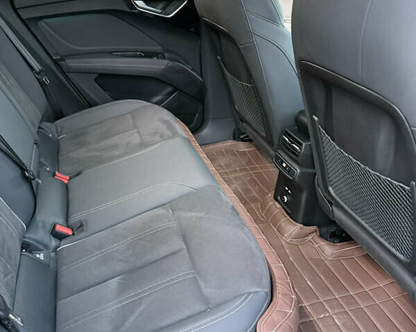 Белый Ауди Q4 e-tron, объемом двигателя 0 л и пробегом 65 тыс. км за 28500 $, фото 34 на Automoto.ua