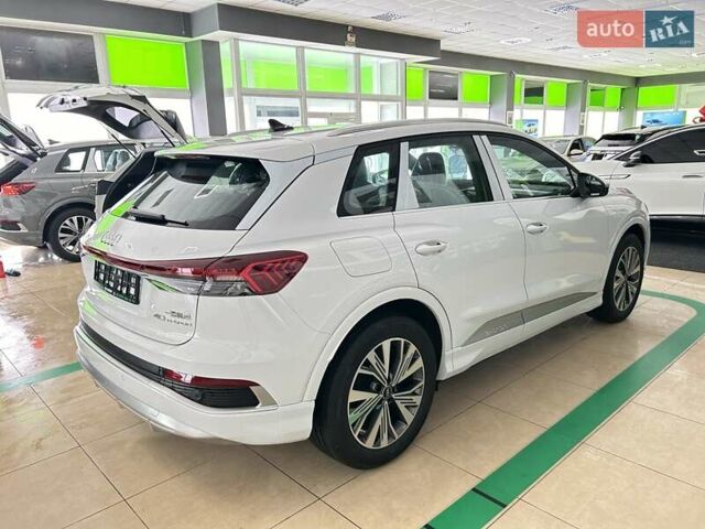 Белый Ауди Q4 e-tron, объемом двигателя 0 л и пробегом 1 тыс. км за 33900 $, фото 1 на Automoto.ua