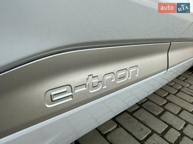 Белый Ауди Q4 e-tron, объемом двигателя 0 л и пробегом 65 тыс. км за 28500 $, фото 14 на Automoto.ua