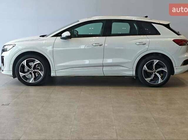 Белый Ауди Q4 e-tron, объемом двигателя 0 л и пробегом 8 тыс. км за 26900 $, фото 7 на Automoto.ua