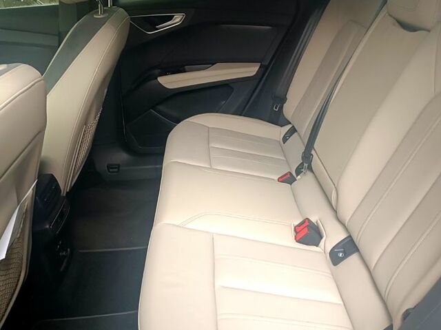 Ауді Q4 e-tron 2023 у Харкові на Automoto.ua Білий Ауді Q4 e-tron, об'ємом двигуна 0 л та пробігом 32 тис. км за 32000 $, фото 1 на Automoto.ua