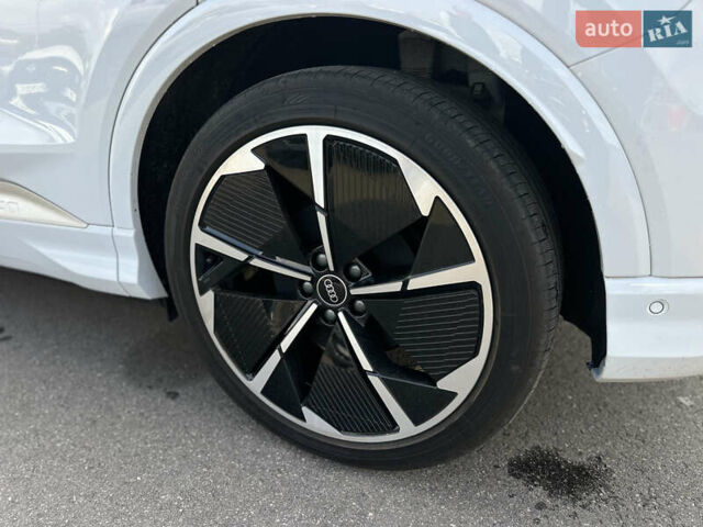 Білий Ауді Q4 e-tron, об'ємом двигуна 0 л та пробігом 13 тис. км за 38500 $, фото 9 на Automoto.ua