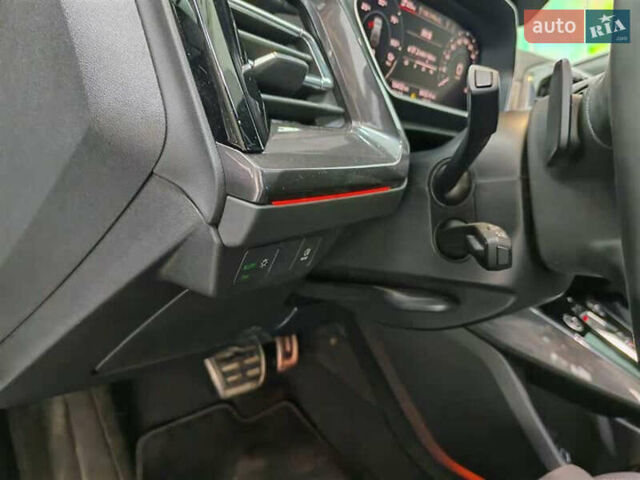 Білий Ауді Q4 e-tron, об'ємом двигуна 0 л та пробігом 22 тис. км за 25999 $, фото 10 на Automoto.ua