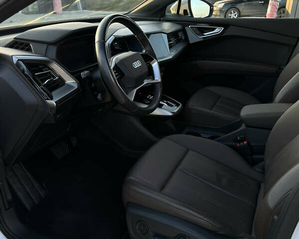 Белый Ауди Q4 e-tron, объемом двигателя 0 л и пробегом 43 тыс. км за 26950 $, фото 14 на Automoto.ua