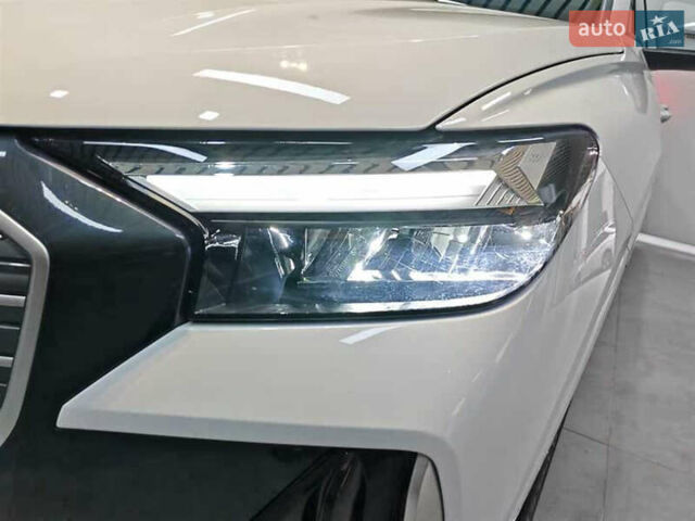 Білий Ауді Q4 e-tron, об'ємом двигуна 0 л та пробігом 22 тис. км за 25999 $, фото 2 на Automoto.ua