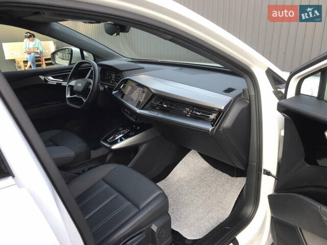 Белый Ауди Q4 e-tron, объемом двигателя 0 л и пробегом 55 тыс. км за 27600 $, фото 22 на Automoto.ua