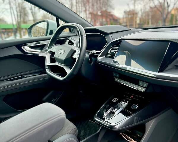 Білий Ауді Q4 e-tron, об'ємом двигуна 0 л та пробігом 14 тис. км за 28900 $, фото 5 на Automoto.ua
