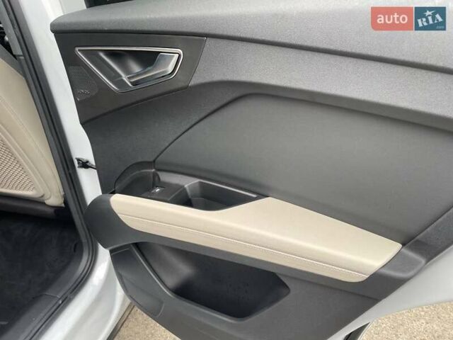 Белый Ауди Q4 e-tron, объемом двигателя 0 л и пробегом 10 тыс. км за 32000 $, фото 17 на Automoto.ua