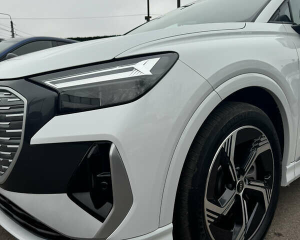 Білий Ауді Q4 e-tron, об'ємом двигуна 0 л та пробігом 25 тис. км за 28000 $, фото 5 на Automoto.ua