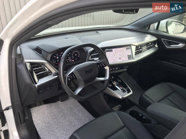 Белый Ауди Q4 e-tron, объемом двигателя 0 л и пробегом 55 тыс. км за 27600 $, фото 17 на Automoto.ua