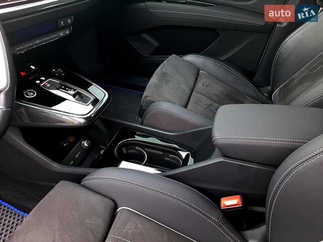 Белый Ауди Q4 e-tron, объемом двигателя 0 л и пробегом 14 тыс. км за 32000 $, фото 16 на Automoto.ua