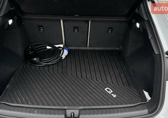 Білий Ауді Q4 e-tron, об'ємом двигуна 0 л та пробігом 16 тис. км за 31950 $, фото 28 на Automoto.ua