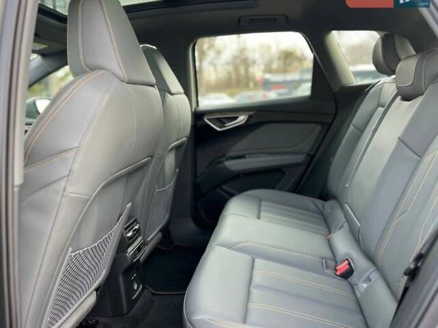 Белый Ауди Q4 e-tron, объемом двигателя 0 л и пробегом 18 тыс. км за 27500 $, фото 12 на Automoto.ua