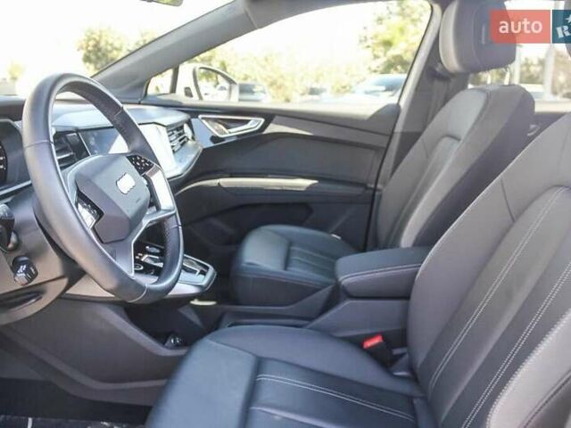 Белый Ауди Q4 e-tron, объемом двигателя 0 л и пробегом 29 тыс. км за 17700 $, фото 6 на Automoto.ua