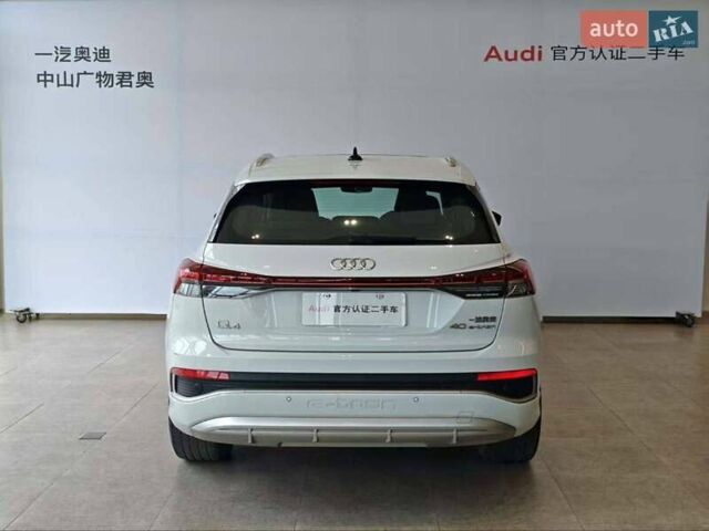 Белый Ауди Q4 e-tron, объемом двигателя 0 л и пробегом 8 тыс. км за 26900 $, фото 5 на Automoto.ua