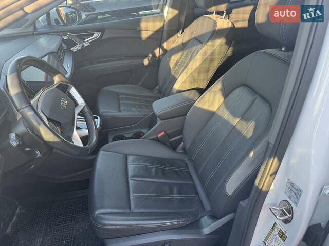 Белый Ауди Q4 e-tron, объемом двигателя 0 л и пробегом 45 тыс. км за 29999 $, фото 15 на Automoto.ua