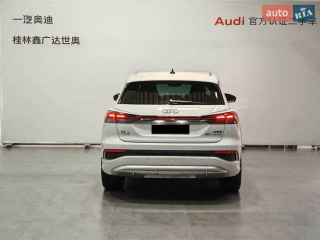 Білий Ауді Q4 e-tron, об'ємом двигуна 0 л та пробігом 22 тис. км за 25999 $, фото 4 на Automoto.ua