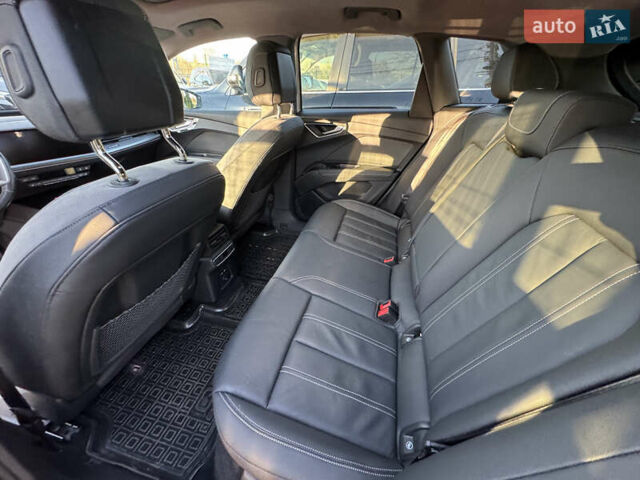 Белый Ауди Q4 e-tron, объемом двигателя 0 л и пробегом 45 тыс. км за 29999 $, фото 28 на Automoto.ua