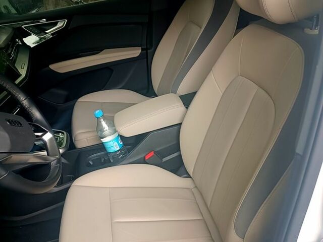 Ауді Q4 e-tron 2023 у Харкові на Automoto.ua Білий Ауді Q4 e-tron, об'ємом двигуна 0 л та пробігом 32 тис. км за 32000 $, фото 3 на Automoto.ua