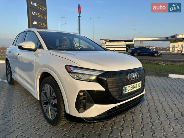 Белый Ауди Q4 e-tron, объемом двигателя 0 л и пробегом 43 тыс. км за 26950 $, фото 3 на Automoto.ua