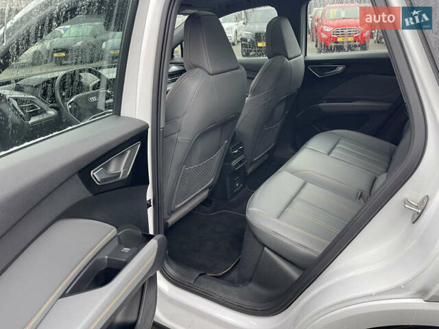 Белый Ауди Q4 e-tron, объемом двигателя 0 л и пробегом 16 тыс. км за 29500 $, фото 6 на Automoto.ua