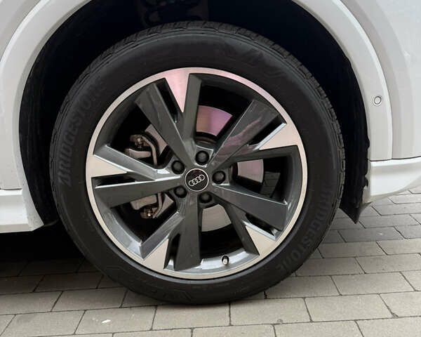 Белый Ауди Q4 e-tron, объемом двигателя 0 л и пробегом 35 тыс. км за 33500 $, фото 13 на Automoto.ua