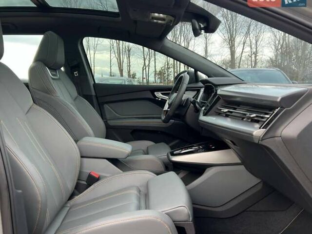 Белый Ауди Q4 e-tron, объемом двигателя 0 л и пробегом 18 тыс. км за 27500 $, фото 17 на Automoto.ua